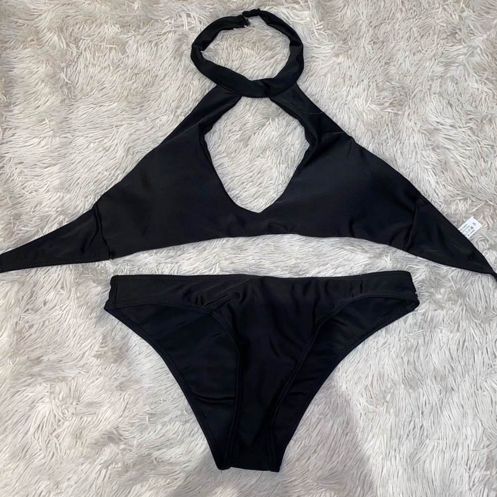 Black Key Hole Top Bikini